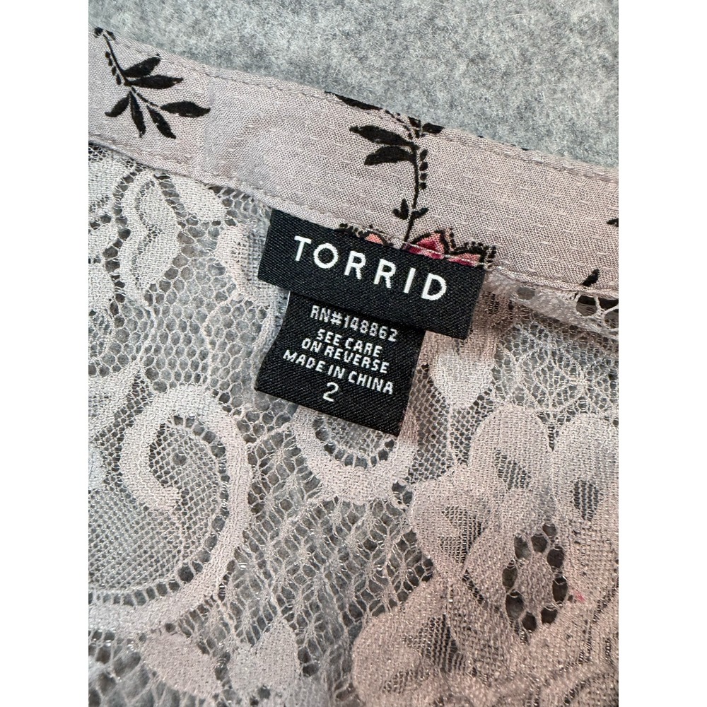 Torrid Grey Floral Lace Accent Babydoll Tunic Top Button Front High Low‎ Size 2 - Picture 2 of 6